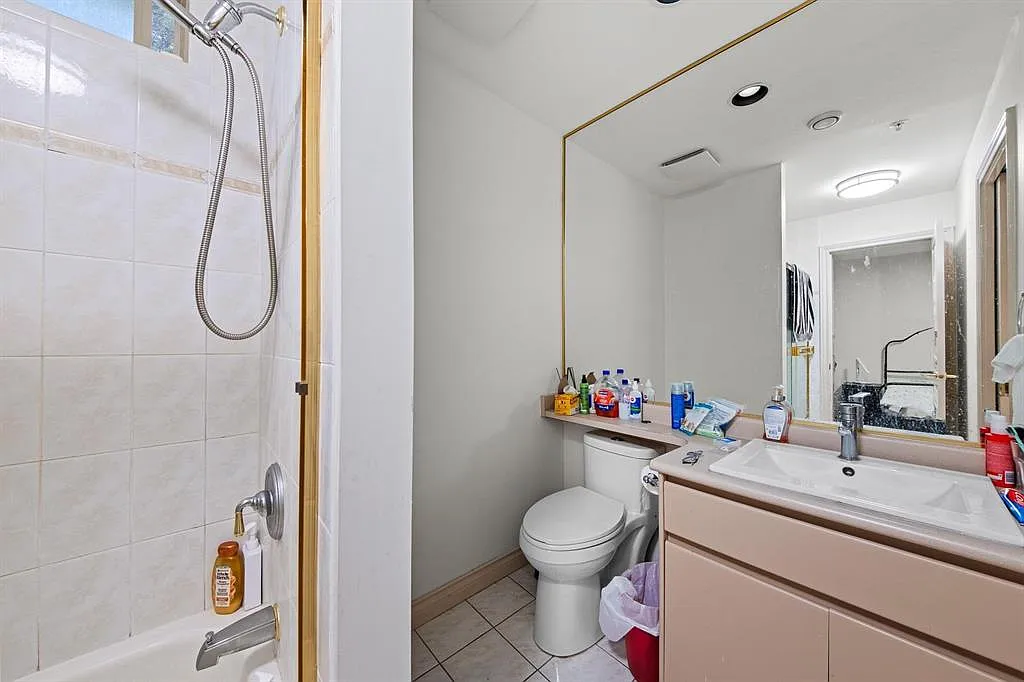 3 bed, 1000 sqft, $2,400 — Photo 3