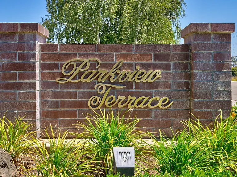 2585 Central Park Dr — Photo 1