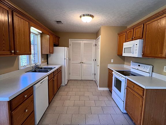 4th image of 126 Croghan Way #126