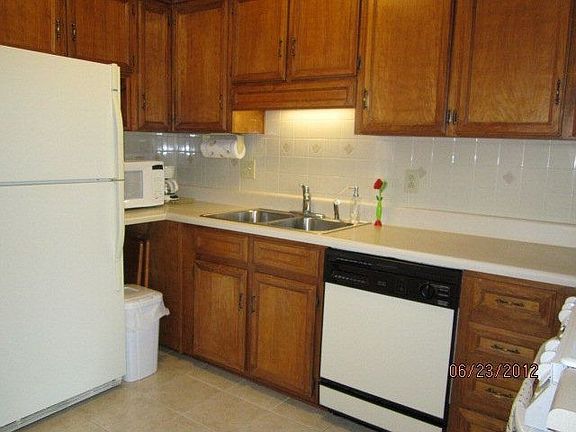 5th image of 305 Bay Cir