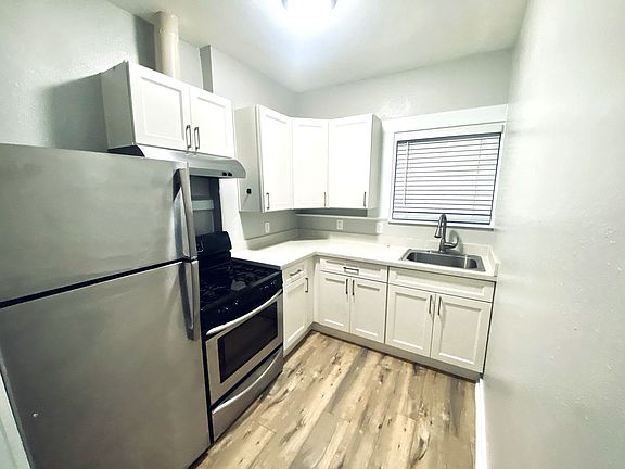 2nd image of 518 28th St APT C