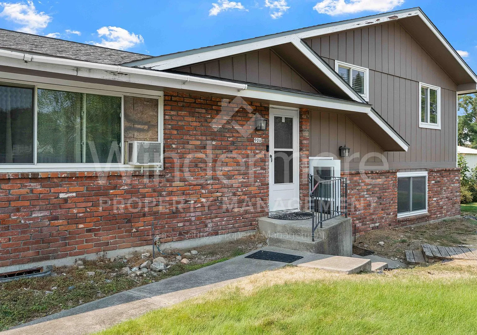 **Half off one month's rent 3 Bed 2 bath property centrally located in Spokane Valley — Photo 3