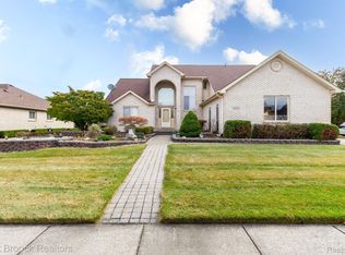 50592 Murray Dr, Macomb, MI 48044