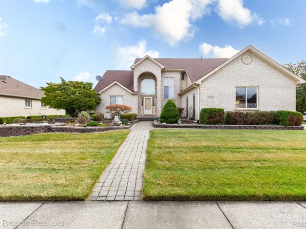 50592 Murray Dr, Macomb, MI 48044