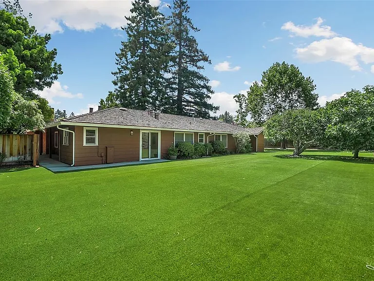 747 Northampton Dr — Photo 27