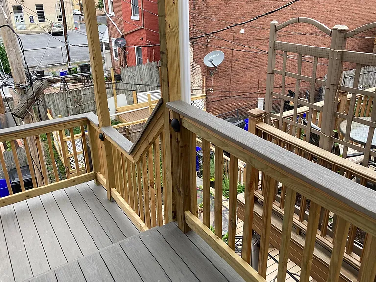 Outdoor deck
