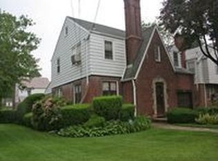 1047 Alpine Dr, Teaneck, NJ 07666
