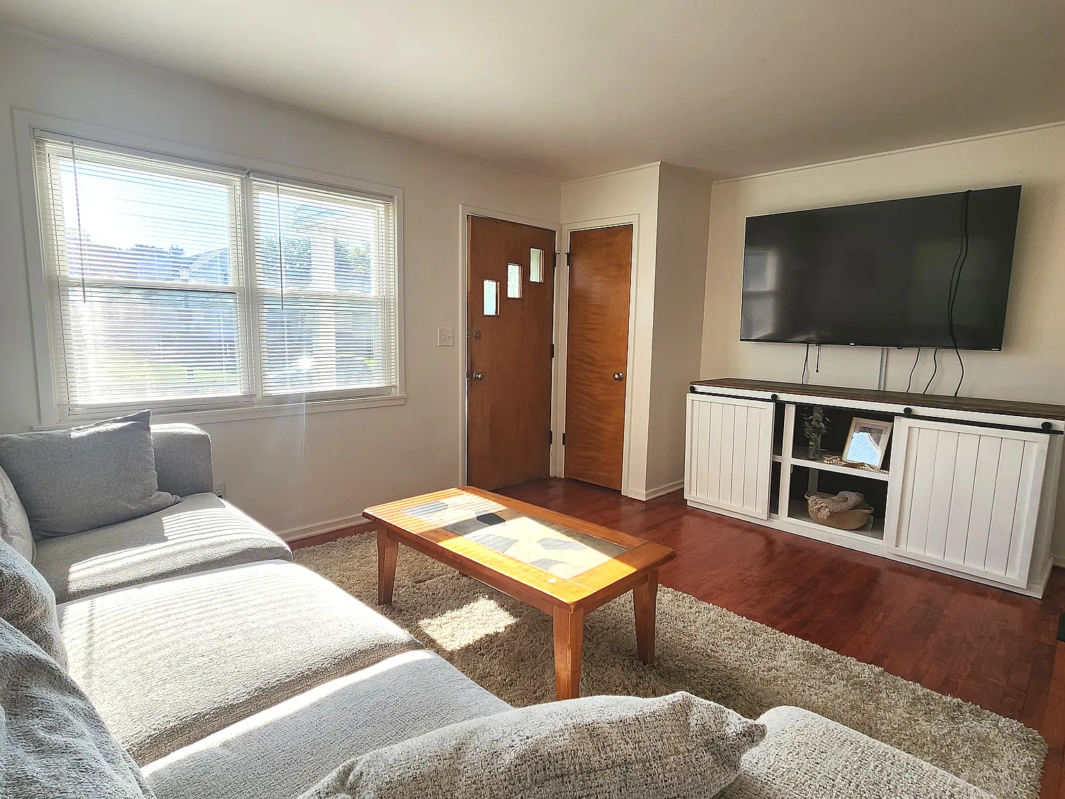 2 bed, 1024 sqft, $2,000 — Photo 1