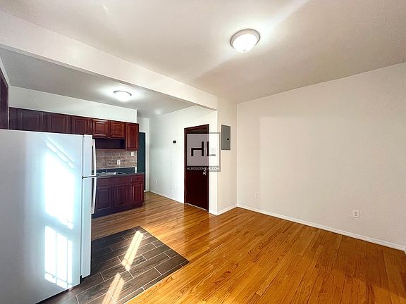 3rd image of 223 18th St #1F