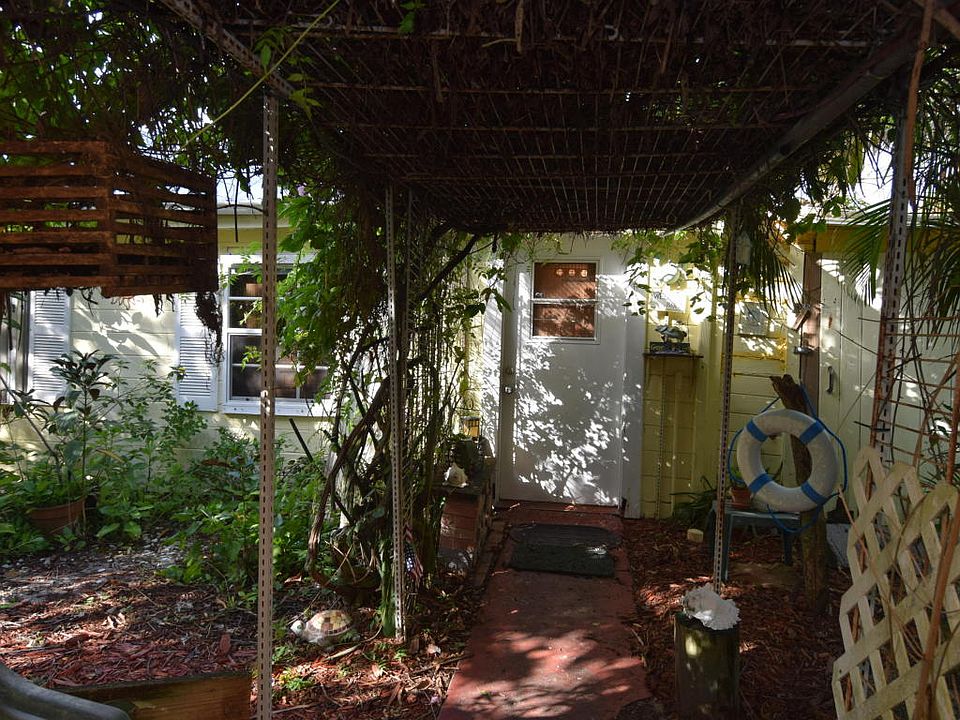 1st image of 2672 NE Pine Ave