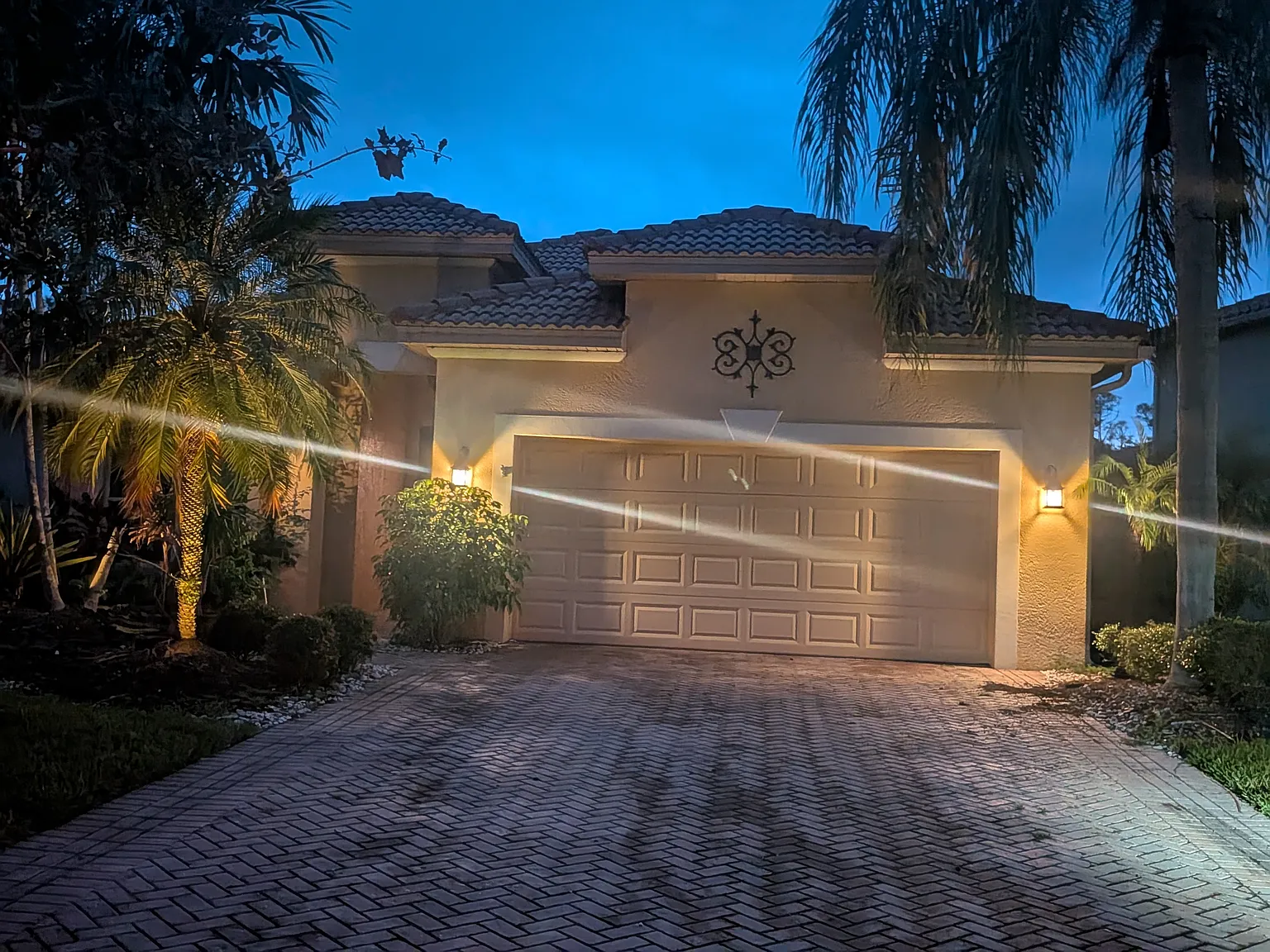 4 bed, 2280 sqft, $6,000 — Photo 1