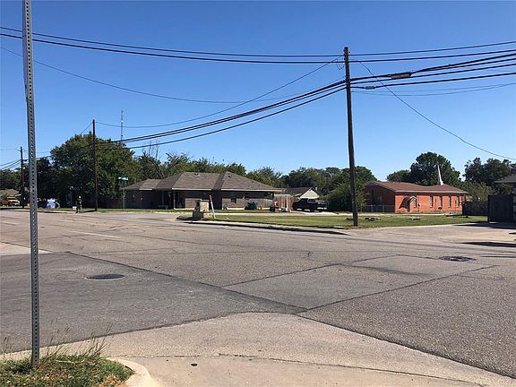 5th image of 1028 E McKinney St Lot 1