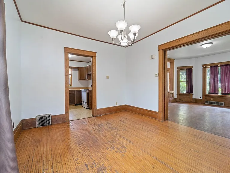 513 W 22nd St — Photo 3