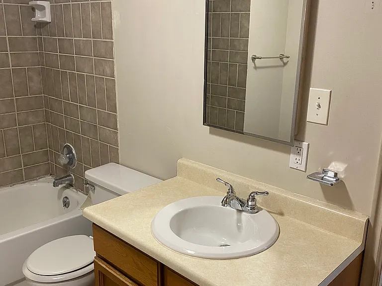 57 W Vine St — Photo 32