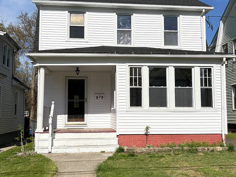 273 Peck Ave — Photo 2
