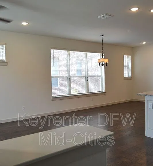 622 Cobblestone Ln — Photo 2