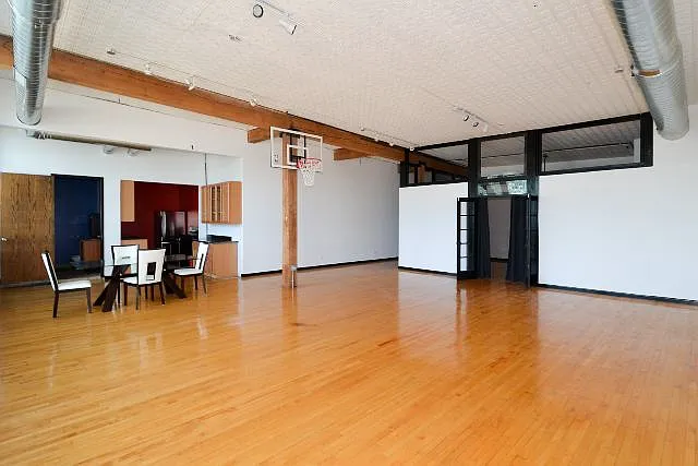 2 bed, 1.5 bath, 2000 sqft, $3,995 — Photo 4