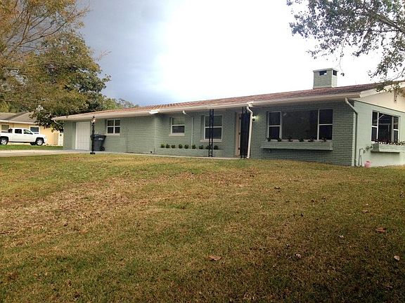 3rd image of 1025 Heather Ln