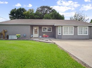 138 N Lake Dr, Winnie, TX 77665