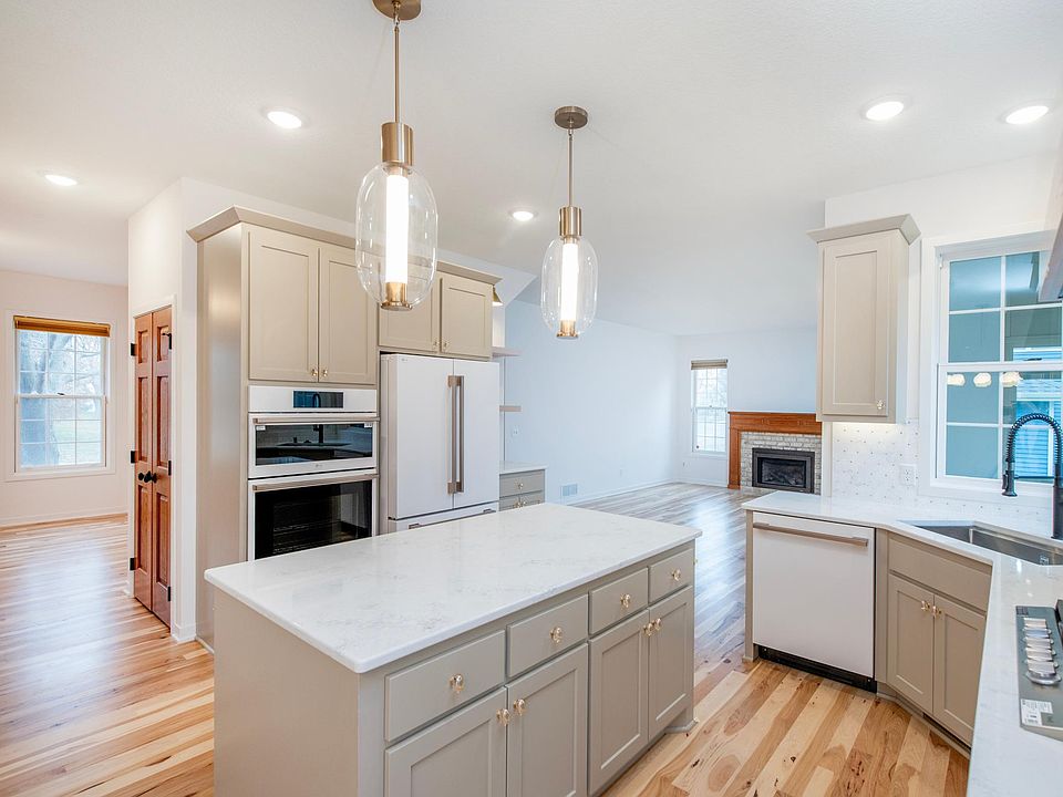 1st image of 2498 Pond Cir E