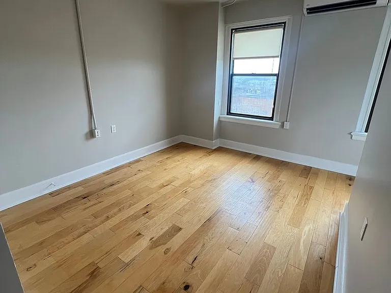 301 Main St — Photo 34