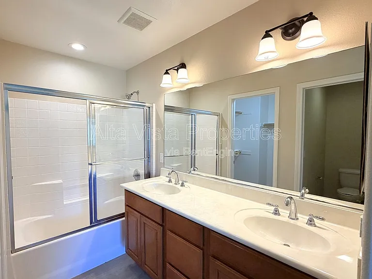 1349 Isabella Way — Photo 15