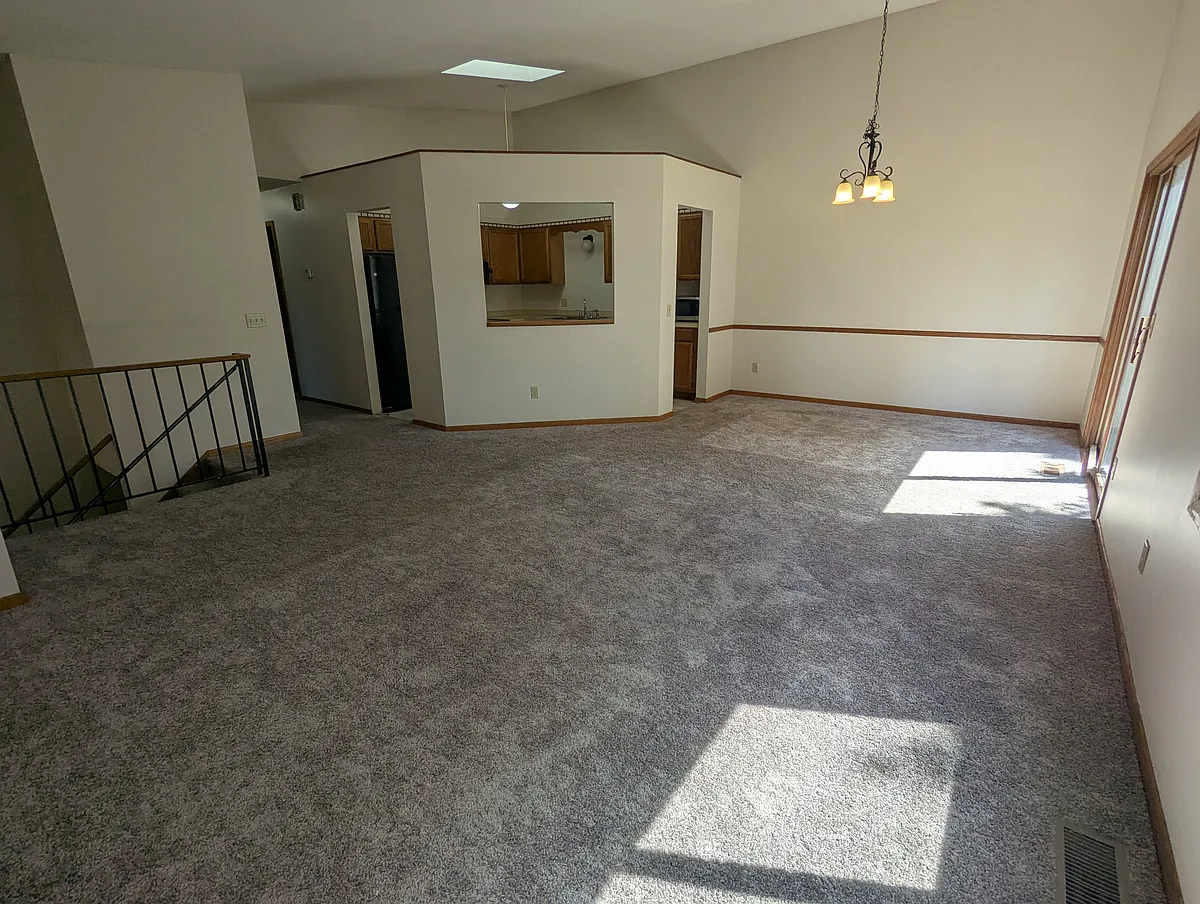 Spacious living and dining room with vaulted ceilings - 12917 Morgan Ave S