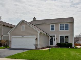 1735 Hillside Ct, Gurnee, IL 60031