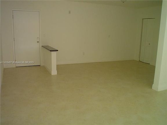 3rd image of 2880 Pine Tree Dr #1