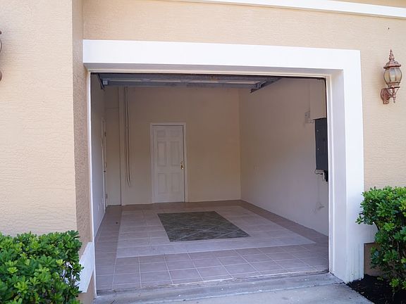 Third garage with own A/C