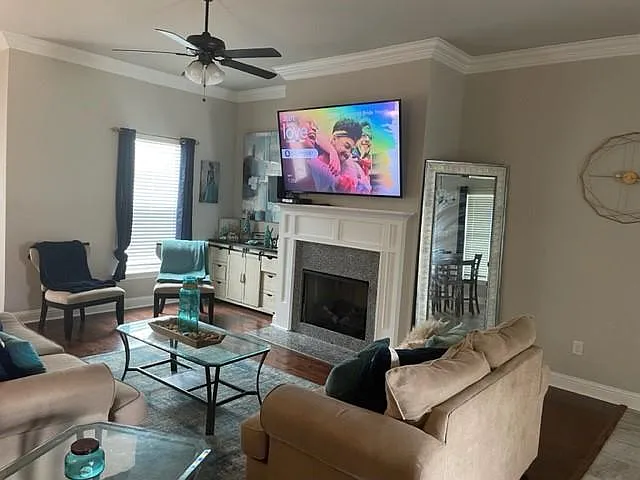 3 bed, 1629 sqft, $2,000 — Photo 3