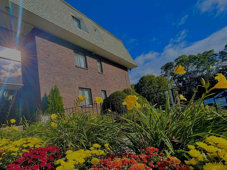 Coach House — Photo 19