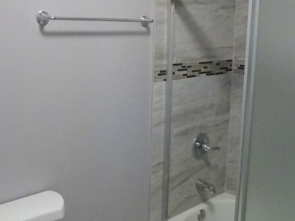 2nd image of 9028 S Escanaba Ave #204