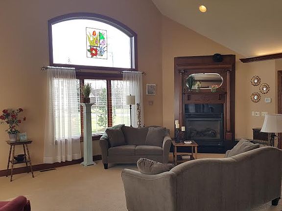 4th image of 150 Bordeaux Dr