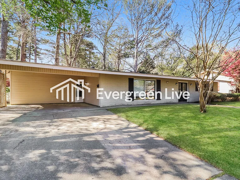 955 Briarwood Dr — Photo 2