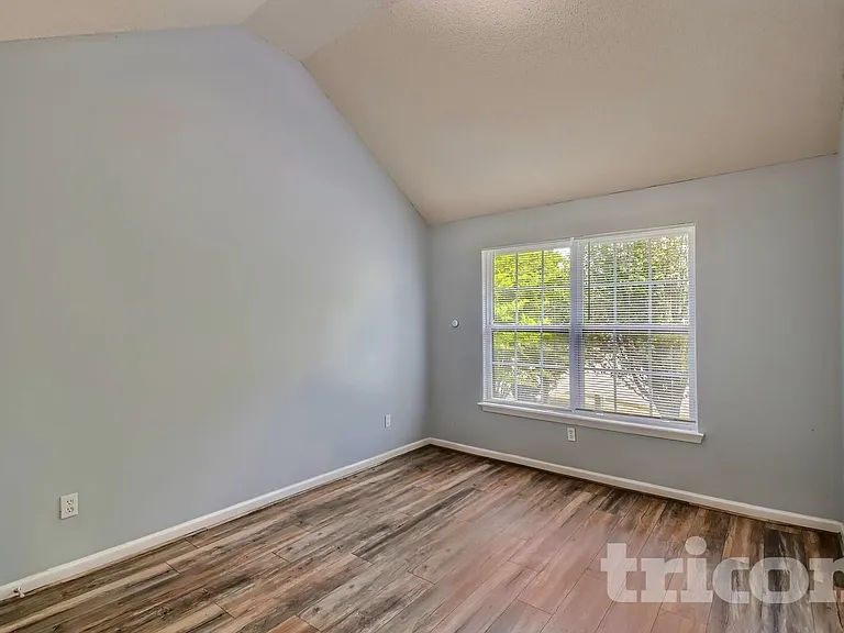 904 Ambeau Cir — Photo 9
