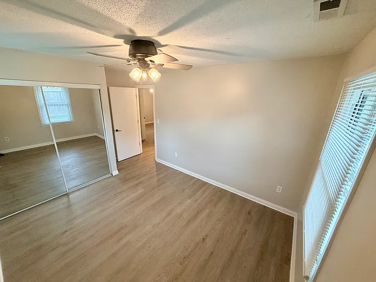 715 Colorado Dr — Photo 7