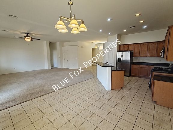 3rd image of 324 N Oak Tree Canyon Loop