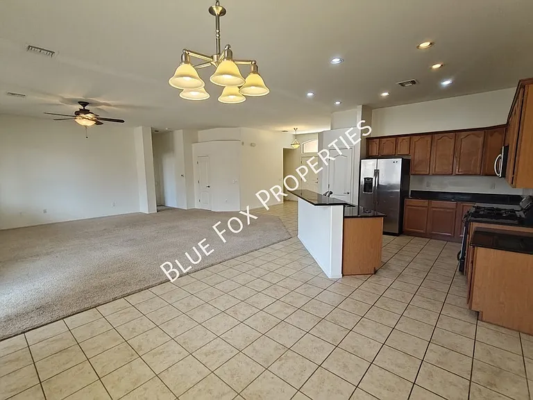 324 N Oak Tree Canyon Loop — Photo 3