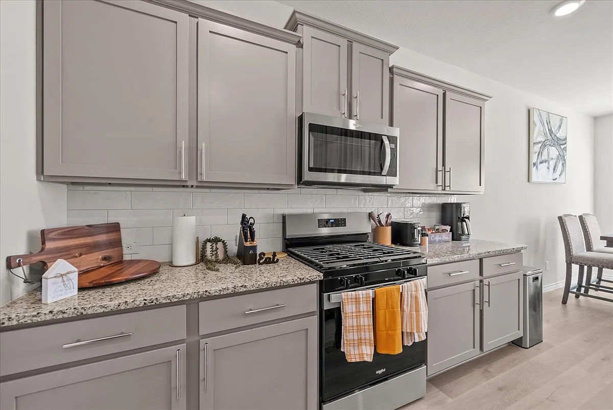 4 bed, $3,800 — Photo 3