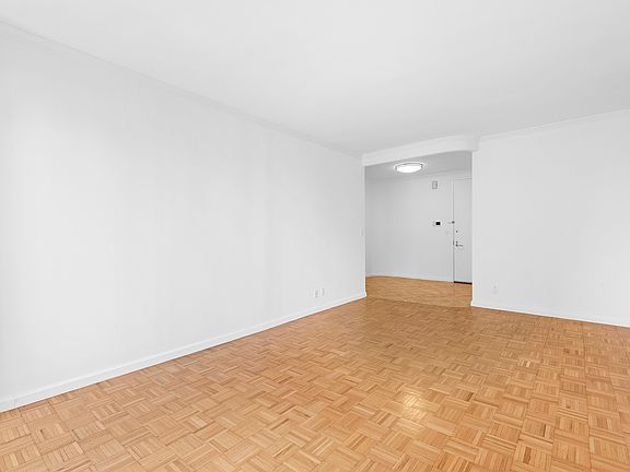 4th image of 150 E 57th St #10