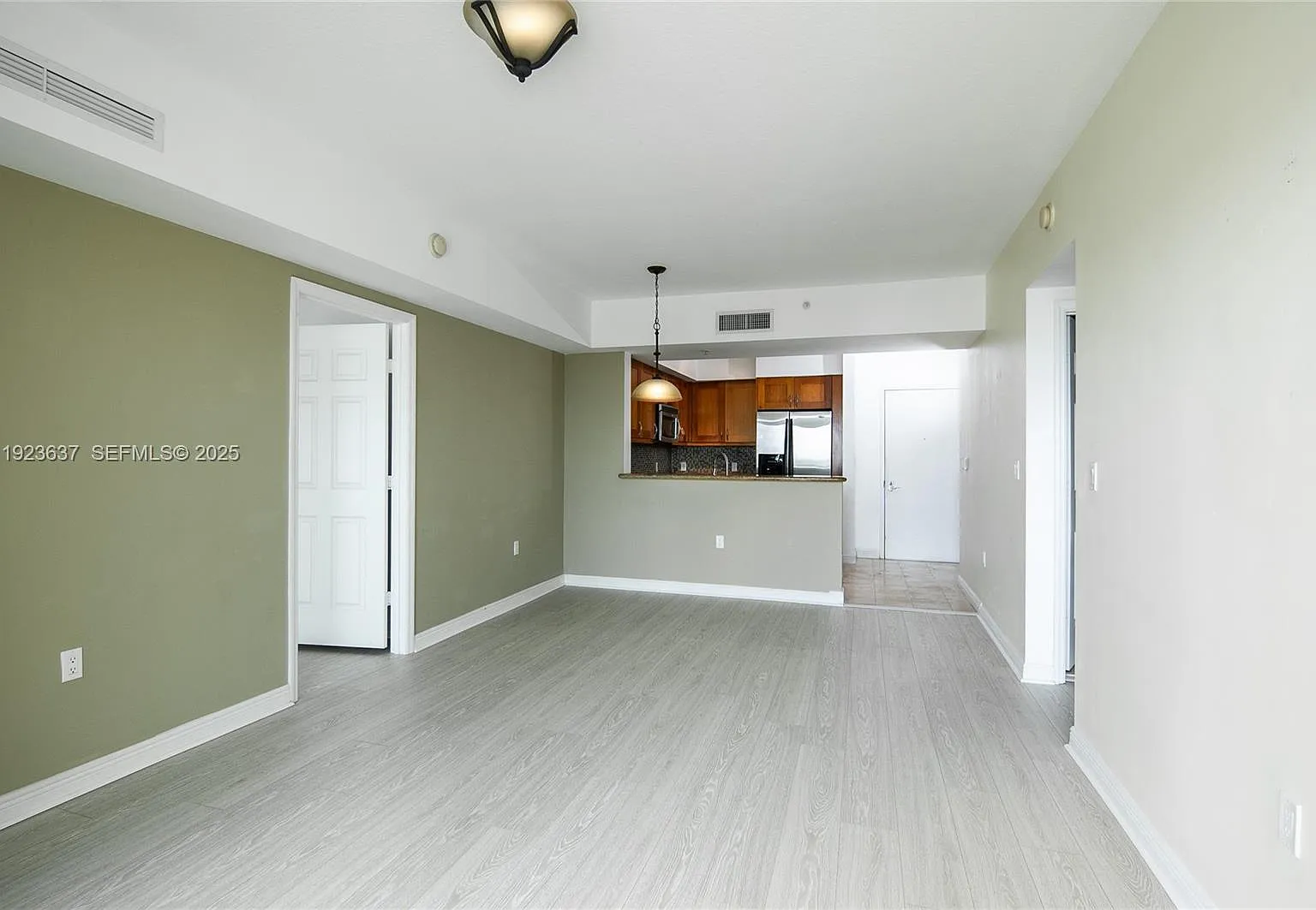 Duo Condo West — Photo 4