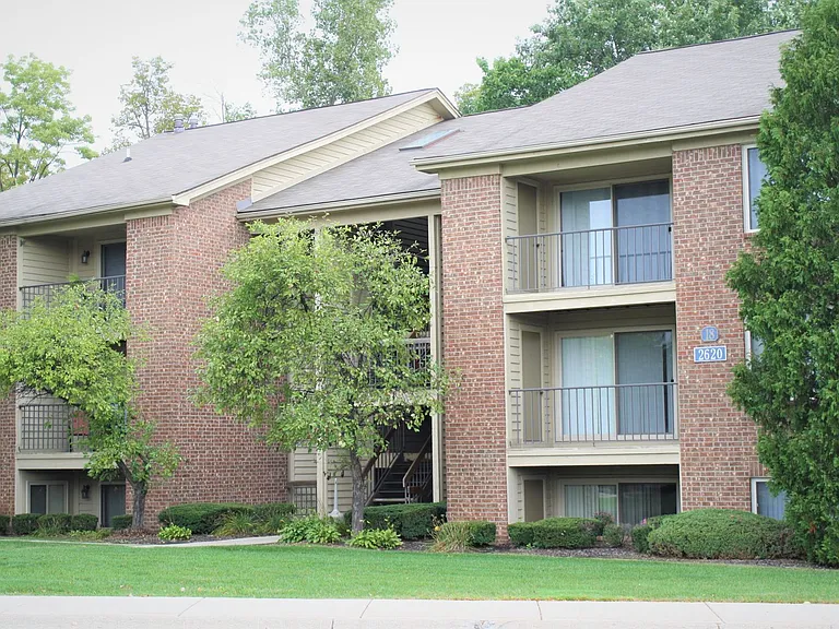 Boulevard Apartments — Photo 24