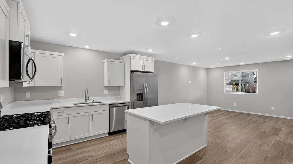 3 bed, 1396 sqft, $2,450 — Photo 4