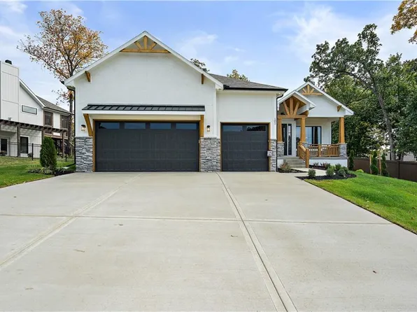 101 NW Ambersham Dr, Lees Summit, MO 64081
