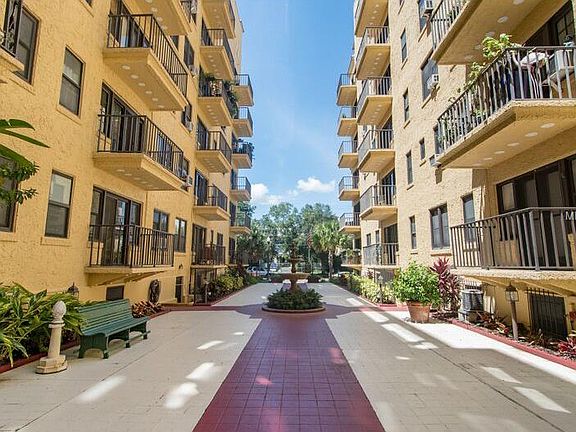 4th image of 130 4th Ave N APT 402