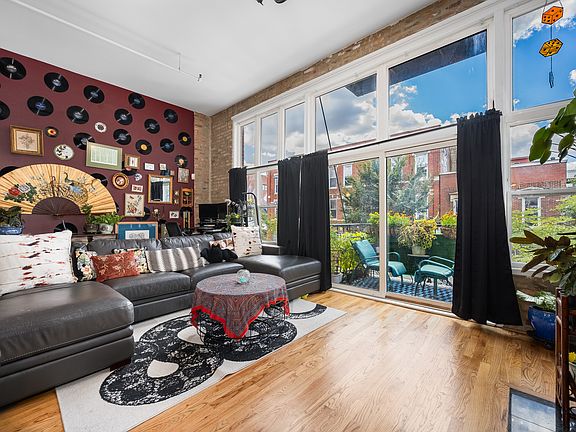 4th image of 1907 N Milwaukee Ave APT 204