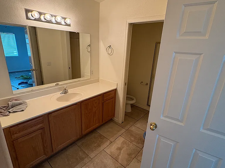 804 W Melrose Dr — Photo 10