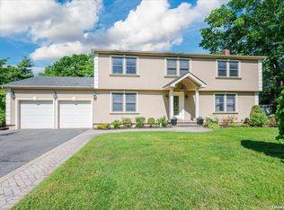 25 Cedar Ridge Ln, Dix Hills, NY 11746