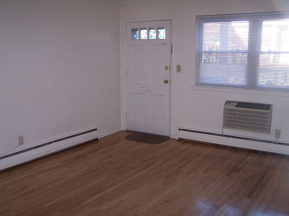 300 FRONT HALLWAY #2 OF APT